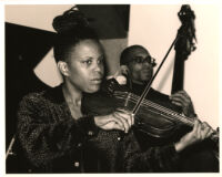 Regina Carter playing the violin and Darryl Hall playing the double bass, Los Angeles, October 1999 [descriptive]