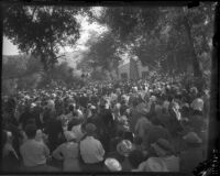 Democratic party supporters swarm to an outdoor rally, Los Angeles, 1935