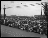 Crowds gather at Central Station to see President Franklin D. Roosevelt arrive for tour, Los Angeles, October 1, 1935