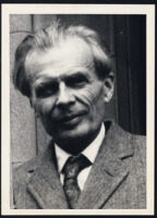 Aldous Huxley close up, grinning [descriptive]