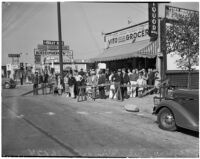 Crowd gathered to view Elysian Park landslide aftermath on Riverside Drive, Los Angeles, November 1937