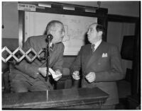 Dr. George K. Dazey and his attorney, Jerry Giesler, at the trial where Dr. Dazey is accused of the murder of his second wife, Doris S. Dazey, Los Angeles, 1939-1940