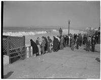 Crowd gathered to witness heavy seas at Redondo Beach, January 1940