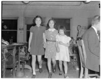 Three Chinese American girls who found a $100 bill, Los Angeles, circa 1940