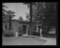 Mother and son walk to the Pasadena Child Guidance Clinic, Pasadena, 1955