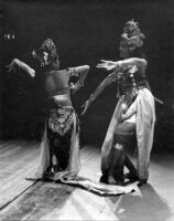 2 female dancers performing the Ramayana