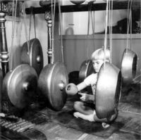 Marlowe Hood playing Gongs