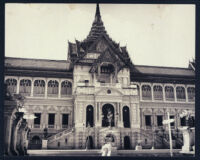 Throne hall (พระที่นั่งจักรีมหาปราสาท) in the Grand Palace (พระบรมมหาราชวัง), Bangkok, Thailand, 1950s