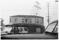 Drive-in restaurant customers, Los Angeles, 1937