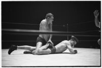 Heavyweight wrestler Vincent López grappling with newcomer El Pulpo at the Olympic, Los Angeles, 1937