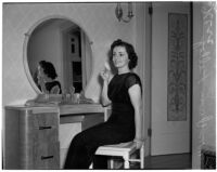 Mrs. Irwin Kellog modeling women's fashion, Los Angeles, 1937