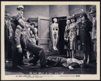 George J. Lewis, Joe E. Brown, Mary Carlisle, and other cast members in Beware, Spooks!