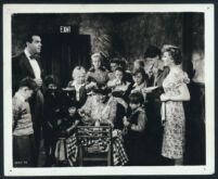 Fred MacMurray, Marjorie Main, Claudette Colbert and extras in The Egg and I