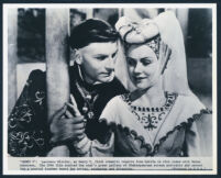 Laurence Olivier and Renee Asherson share a romantic moment in Henry V