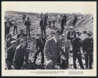 Macdonald Carey, Paul Harvey and extras in The Lawless