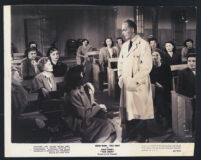 Everett Sloane and extras in The Men