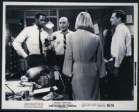 Sidney Poitier, Telly Savalas, Unidentified actress, and Steven Hill in The Slender Thread