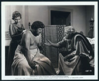 Peter Ustinov, Charles Laughton and Jill Jarmyn (extra) in Spartacus