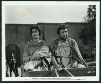 Jean Simmons leaving Rome with Peter Ustinov in a scene from Spartacus