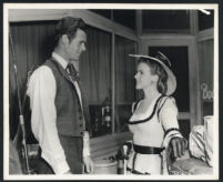 Robert Ryan and Madge Meredith in Trail Street