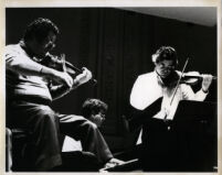 Itzhak Perlman playing the violin with Pinchas Zukerman playing the viola, 1985 [descriptive]