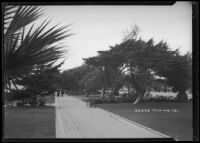 Palisades Park, view towards walkway and garden, Santa Monica, circa 1915-1925