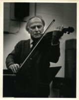 Yehudi Menuhin playing the violin, 1986 [descriptive]