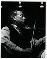 Henryk Szeryng playing the violin, 1986 [descriptive]