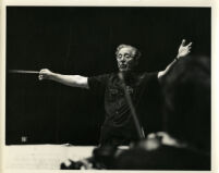 Sir Charles Mackerras conducting in rehearsal, 1986 [descriptive]