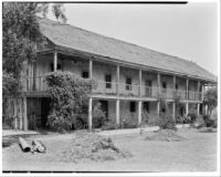 Rancho Los Cerritos, side view from south of decaying house, Long Beach, 1930