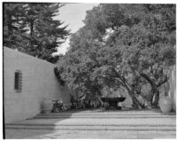 Wright Saltus Ludington residence, view of courtyard with oak tree and fountain, Montecito, 1931