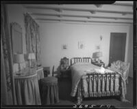 George and Gertrude Temple residence, Shirley Temple's bedroom, Santa Monica, 1934