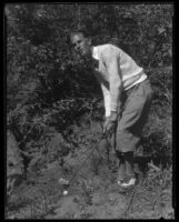 Lew Owen playing golf, Lake Arrowhead, 1929