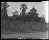 Unidentified house on Bunker Hill or possibly Fort Moore Hill, Los Angeles, 1928