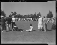 Golfers and spectators, Santa Monica Municipal Golf Course, Santa Monica, 1934