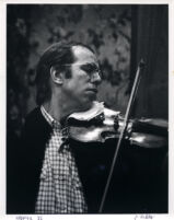 Gidon Kremer playing the violin, 1986 [descriptive]