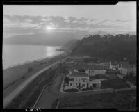 Bird's-eye view towards the entrance to Santa Monica Canyon on the Pacific Coast Highway, Los Angeles, 1928