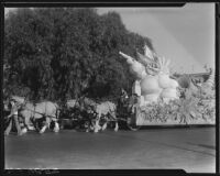 Parade float pulled by horses at La Fiesta de Los Angeles, Los Angeles, 1931