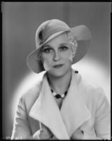 Peggy Hamilton modeling a felt hat, 1932