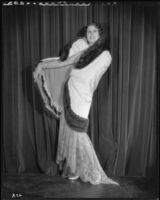 Peggy Hamilton modeling an ermine wrap over an evening gown, 1929