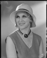 Peggy Hamilton modeling a Beaudine hat, 1931