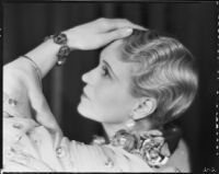 Peggy Hamilton modeling jewelry, 1930