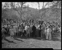Los Angeles Mayor Frank Shaw and crowd outdoors, [Los Angeles?], 1933-1938