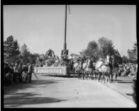 "King of Flowers" float in the Tournament of Roses Parade, Pasadena, 1933