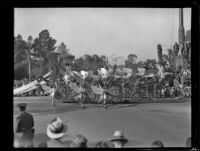 "Queen of the Fairies" float in the Tournament of Roses Parade, Pasadena, 1933