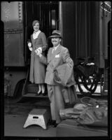 Bandleader Paul Whiteman and his wife, Margaret Livingston, stepping from a train in Los Angeles, 1932