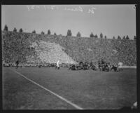 Play occurs on the 50-yard-line during the USC and Notre Dame football game, Los Angeles, 1928