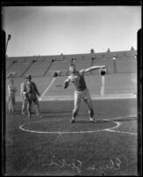 Elmer Gerken throws discus, Berkeley, 1927-1928