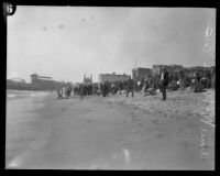 Throng of spectators stand on the beach from which Aimee Semple McPherson disappeared, Los Angeles, 1926