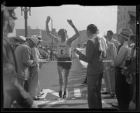 Andy Myrra finishes 3rd in the Times marathon, Los Angeles, 1932